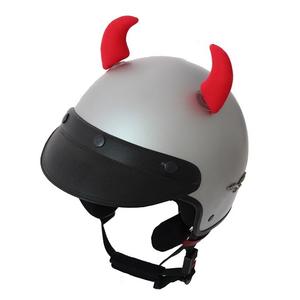 Uši na helmu Růžky červené